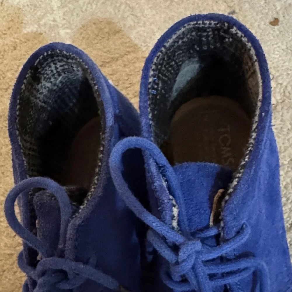 Toms Blue Suede Women's Wedge Ankle Booties - showstopping color